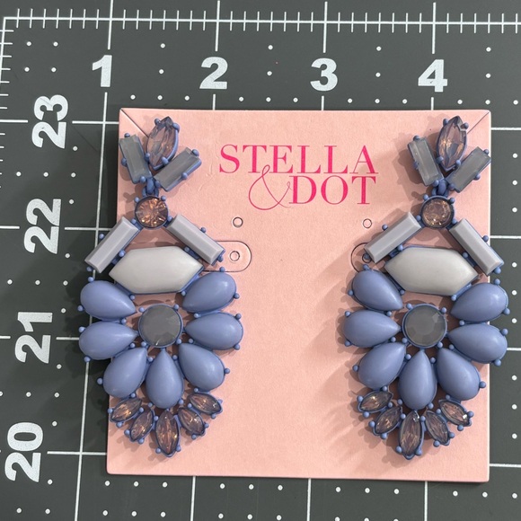 Stella & Dot Lavender Heck Yes Statement Earrings Costume Jewelry Pierced - Picture 2 of 6
